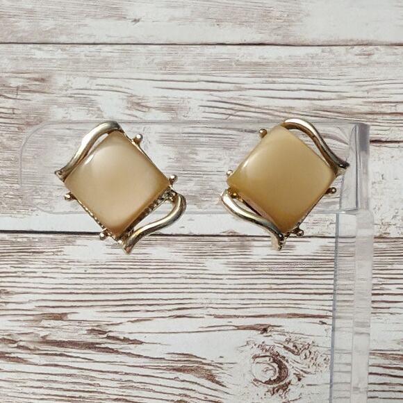Vintage Clip On Earrings Tan & Gold Tone - Picture 1 of 10